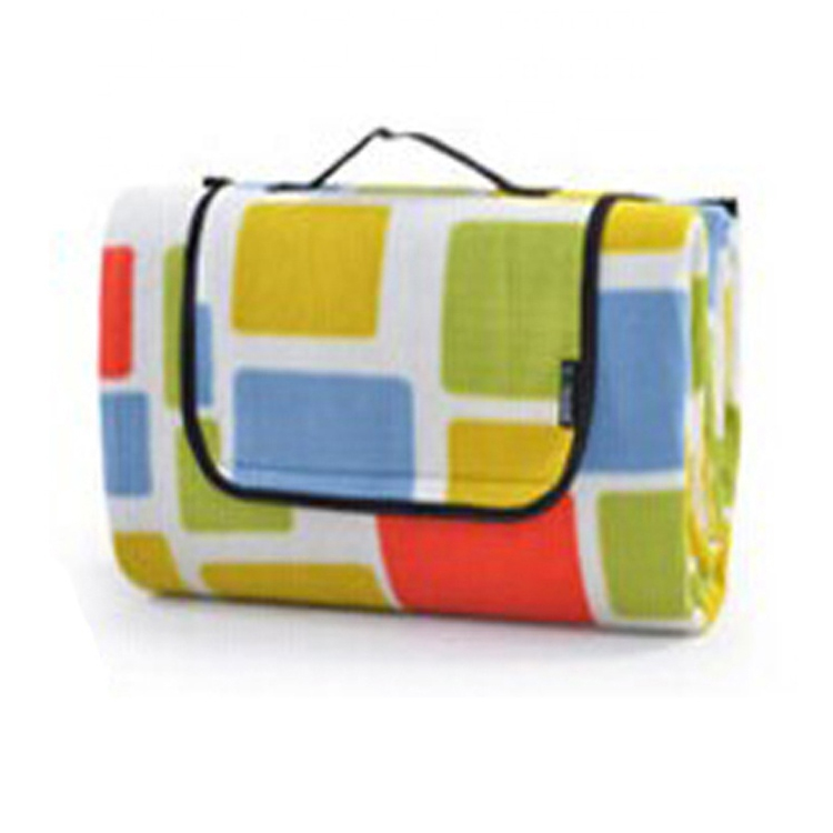 Tikar perkhemahan besar yang disokong kalis air untuk mengendalikan piknik